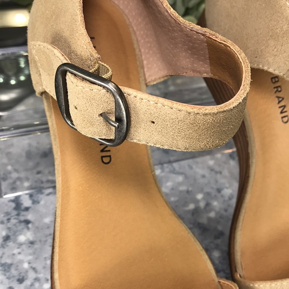 Lucky 🍀 Brand Renzee Tan Suede 1.5” Wedge Sandals Women’s 6.5M ☀️NWOT☀️ - Picture 6 of 11